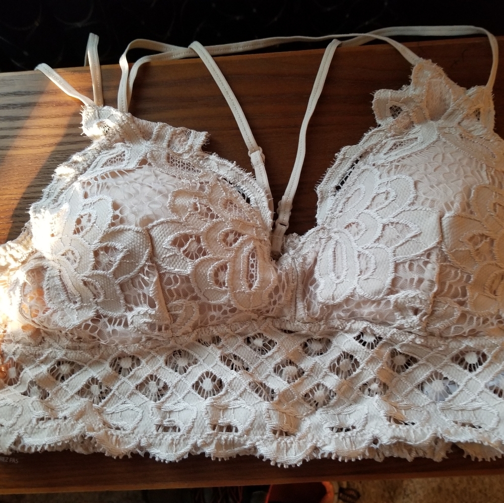 Anemone Size (L) Bralette in light beige w/Some pink hues